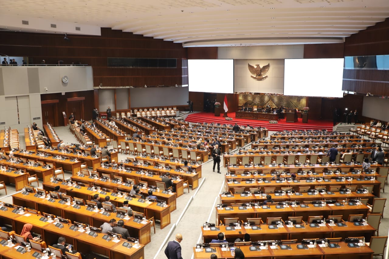 2025-09-18-badan-pusat-statistik-63-anggota-dpr-lulusan-sma-211-tak-cantumkan-latar-belakang-pendidikan
