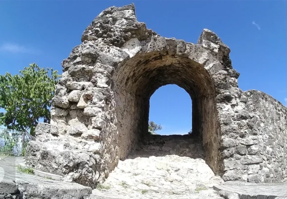 069790000_1467865661-20160705-Wisata-Sejarah-di-Benteng-Otanah-Herman-2